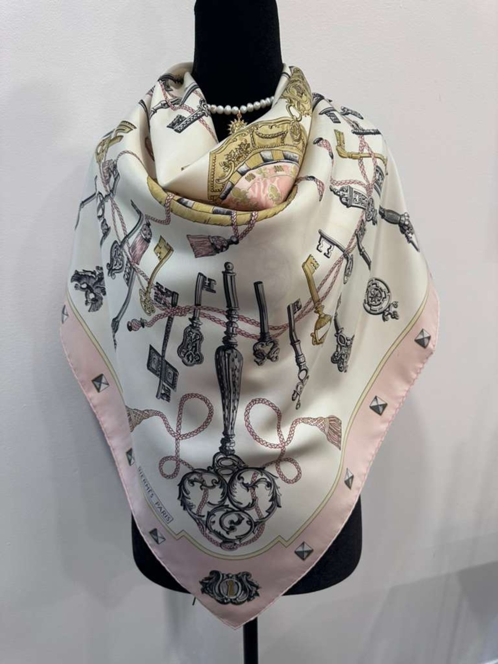 Hermes Silk Scarf Carré 90 Pink White Hand Rolled Made in France